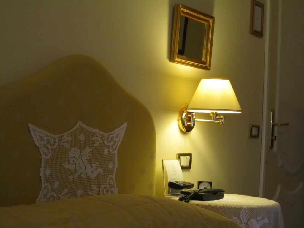 Mogliano Hotel Villa Castellani الغرفة الصورة